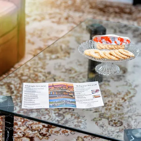 Apartman *opera Luxury Apartment* 2br