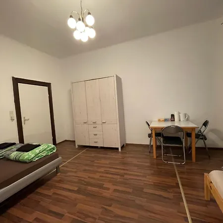 Gazde/Camere de închiriat U6 Schoepfwerk 11