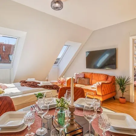 Dry Flower Apt. / 2br. / Rooftop / New * Vienna