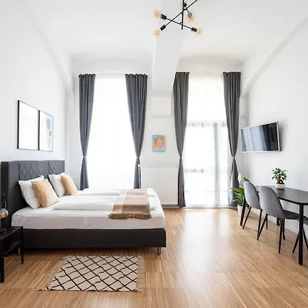 Neat Steps To Center By Hm Apartment Wien