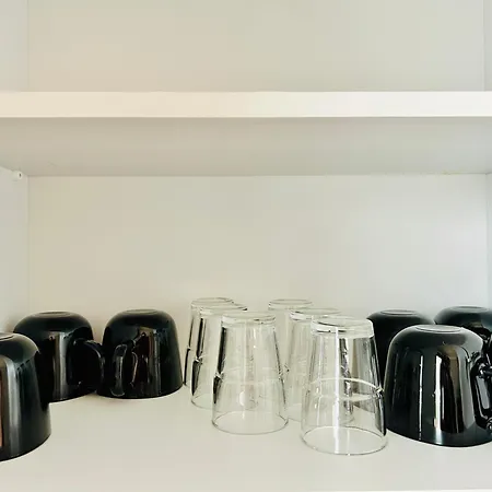 Apartmán Modern With Balcony & Free Parking - Nearby Metro *