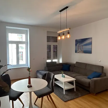 Apartment Central 10