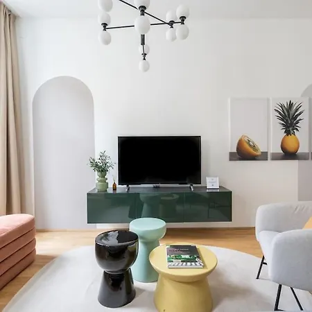 Elegant 1br Suite, Close By Hm Apartment