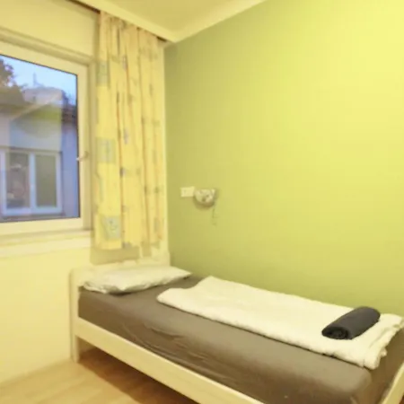 Single In Hutteldorfer Strasse Area
