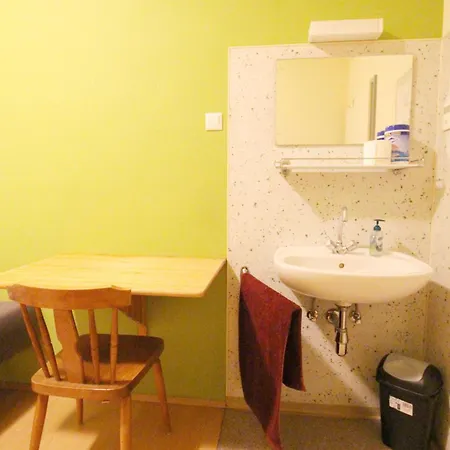 Homestay Single In Hutteldorfer Strasse Area
