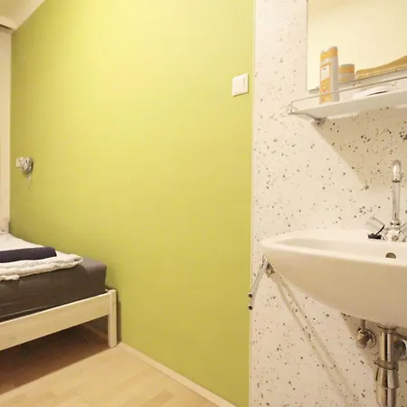 Single In Hutteldorfer Strasse Area * Vienna