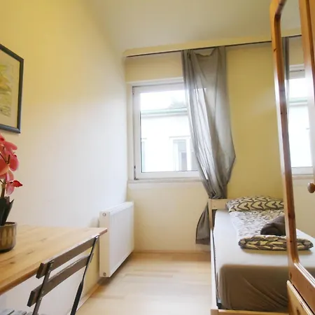 Single In Hutteldorfer Strasse Area *