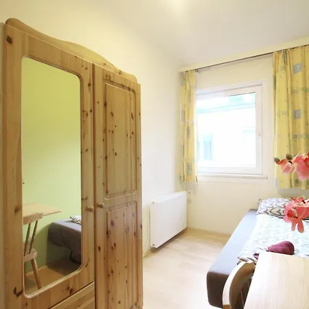 Single In Hutteldorfer Strasse Area *