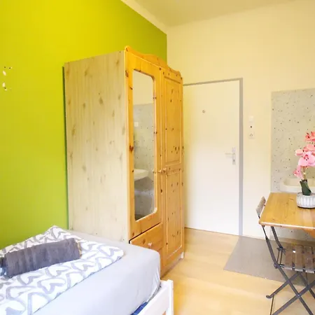 Homestay Single In Hutteldorfer Strasse Area