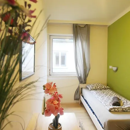 Single In Hutteldorfer Strasse Area Homestay *