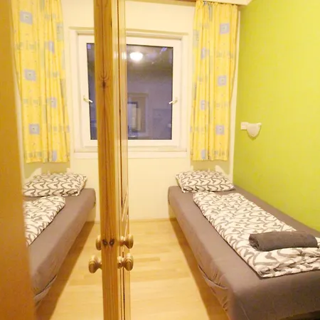 Single In Hutteldorfer Strasse Area Homestay