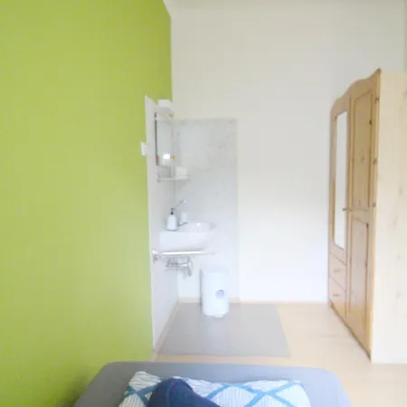 Single In Hutteldorfer Strasse Area Homestay