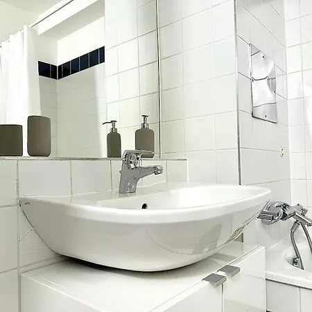 Apartment Chic - Quiet Area - Next To Hospital