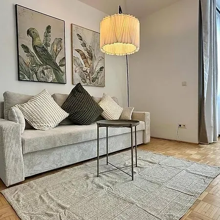 Chic - Quiet Area - Next To Hospital *