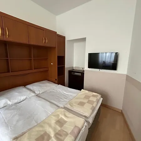 Reiner Apartment *
