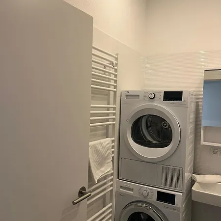 New Westbahnhof Apartment *