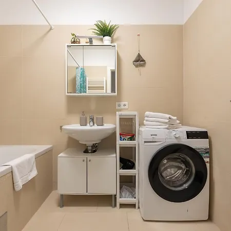 Apartment Schoenes Mit Garten Und Tiefgarage
