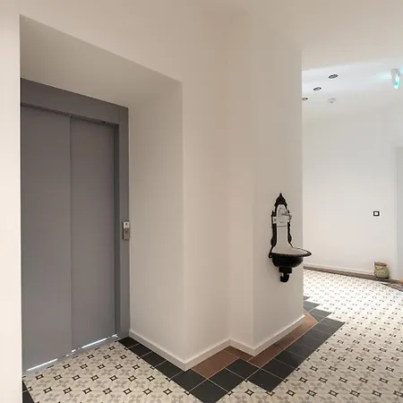 Apartment Modern Wohnen Im Renovierten Stil-altbau *