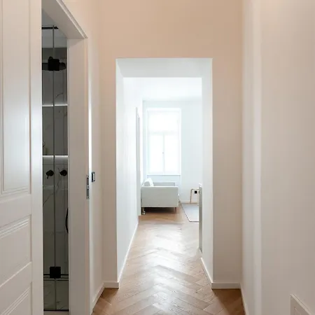 Apartment Modern Wohnen Im Renovierten Stil-altbau *