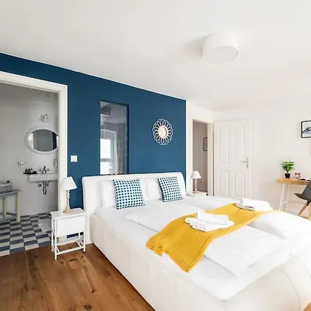 Cozy 1br Duplex Near Center By Hm