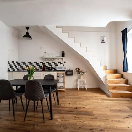 Cozy 1br Duplex Near Center By Hm * Vienna
