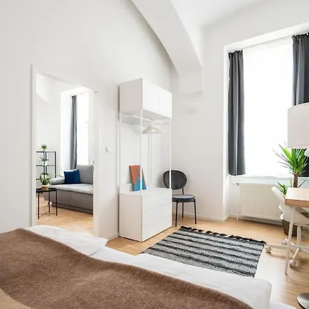 Spacious 2br Near Attractions By Hm Apartment