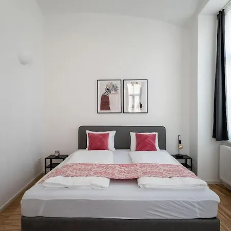Spacious 2br Near Attractions By Hm
