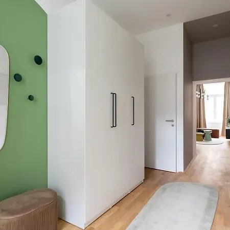 Elegant 1br Suite, Close By Hm Apartment Vienna