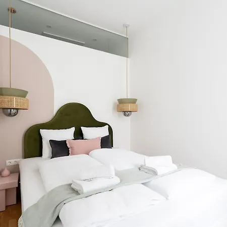 Elegant 1br Suite, Close By Hm Apartment *