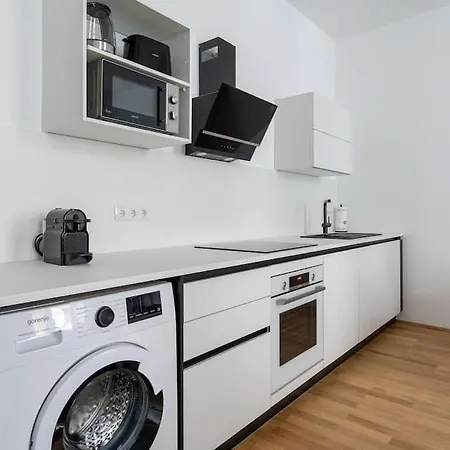 Elegant 1br Suite, Close By Hm