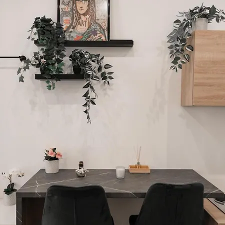 Apartment Wl #16h