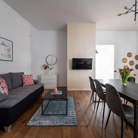 Apartment Spacious 2br By Metro And Center By Hm Vienna