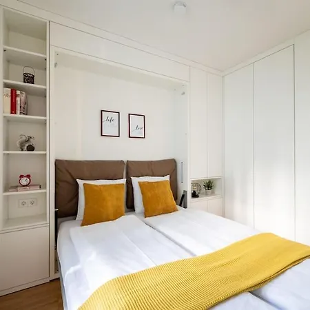 Hm • New Studio By Wu & Messe Apartment *
