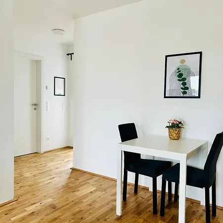 Modern With Balcony & Free Parking - Nearby Metro Apartmán *