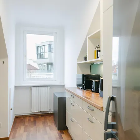 Comfy For 4-6, 5 Min To Center, Metro & Free Parking Apartment *