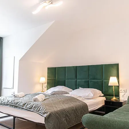 Convenient 2br Apt. Near U6 Station Am Schoepfwerk