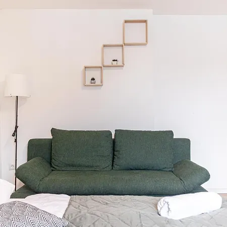 Convenient 2br Apt. Near U6 Station Am Schoepfwerk * Vienna