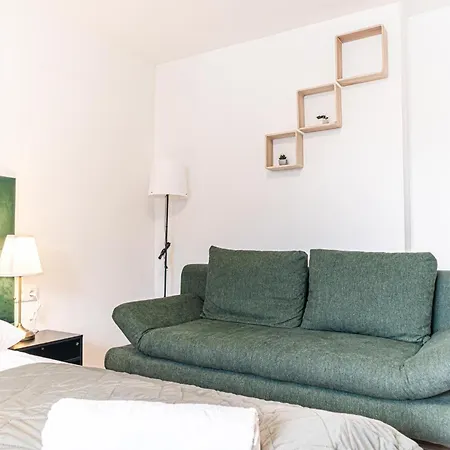 Convenient 2br Apt. Near U6 Station Am Schoepfwerk Apartment *