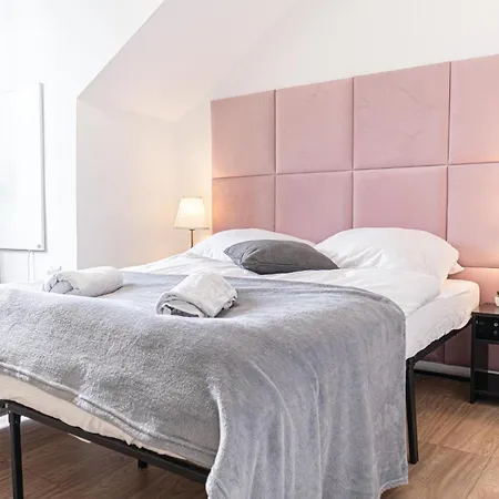 Apartment Convenient 2br Apt. Near U6 Station Am Schoepfwerk