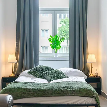 Apartment Welcoming 1br Apt- Near U6 Station Am Schoepfwerk