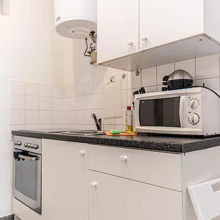 Apartment Welcoming 1br Apt- Near U6 Station Am Schoepfwerk