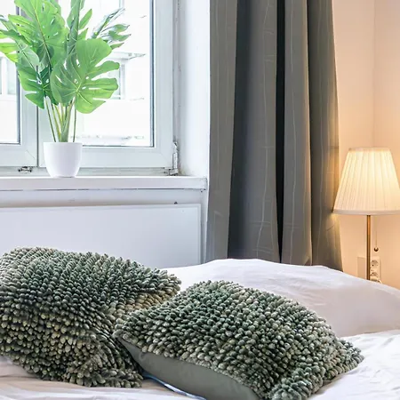 Apartment Welcoming 1br Apt- Near U6 Station Am Schoepfwerk