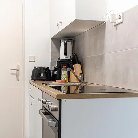 Apartment Comfortable Living: 1br W/ Private Garden