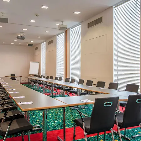 Hotell Courtyard By Marriott Schoenbrunn 4*