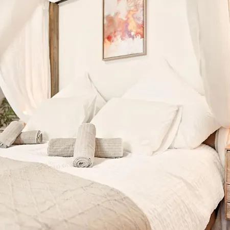 Cozy In Quiet Location, Fast Train Station 100m Away, Contactless Check-in