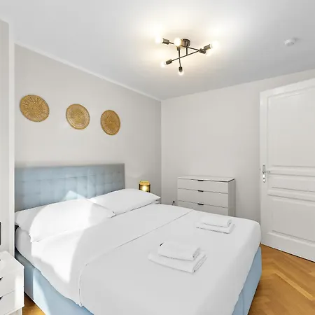 Chic Residences #presidential #brand New# Apartment *