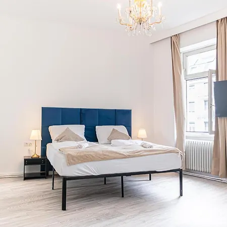 Apartment Convenient 2br Apt. Near U6 Station Am Schoepfwerk