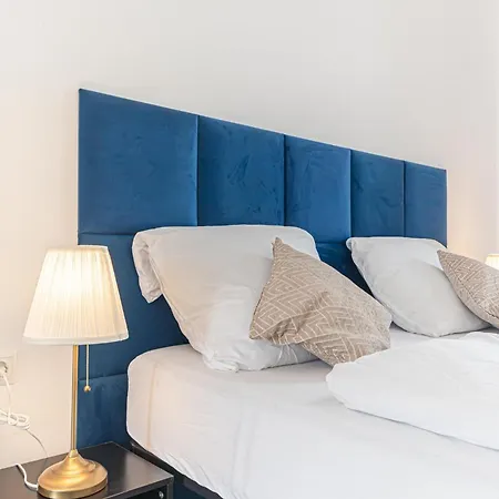 Convenient 2br Apt. Near U6 Station Am Schoepfwerk Apartment *