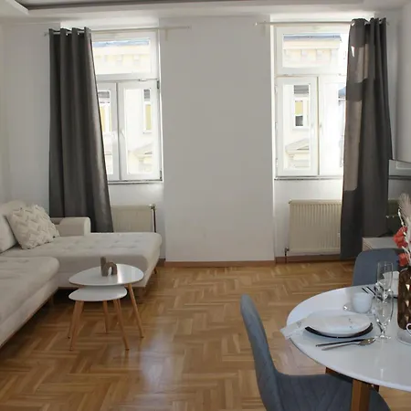 Schoene Im 10 Apartment
