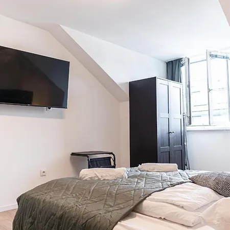 Convenient 2br Apt. Near U6 Station Am Schoepfwerk Apartment *